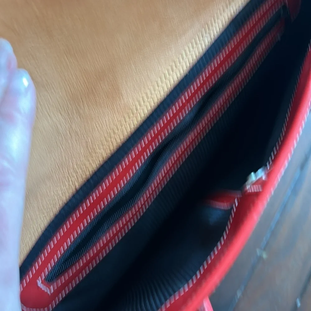 Dooney Bourke parasol hand bag. Cherry red, white stitching, rubber bottom - Picture 4 of 5